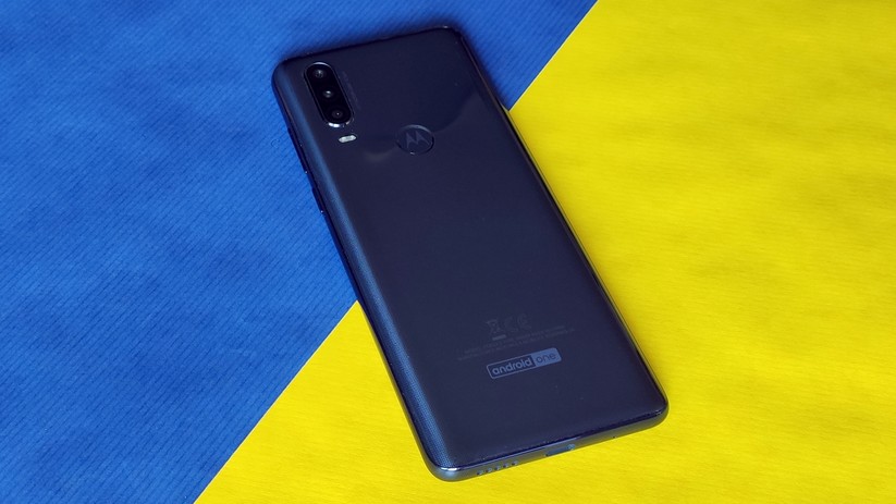 Optisch wie das One Vision, aber Kunststoff statt Glas auf der Rückseite.