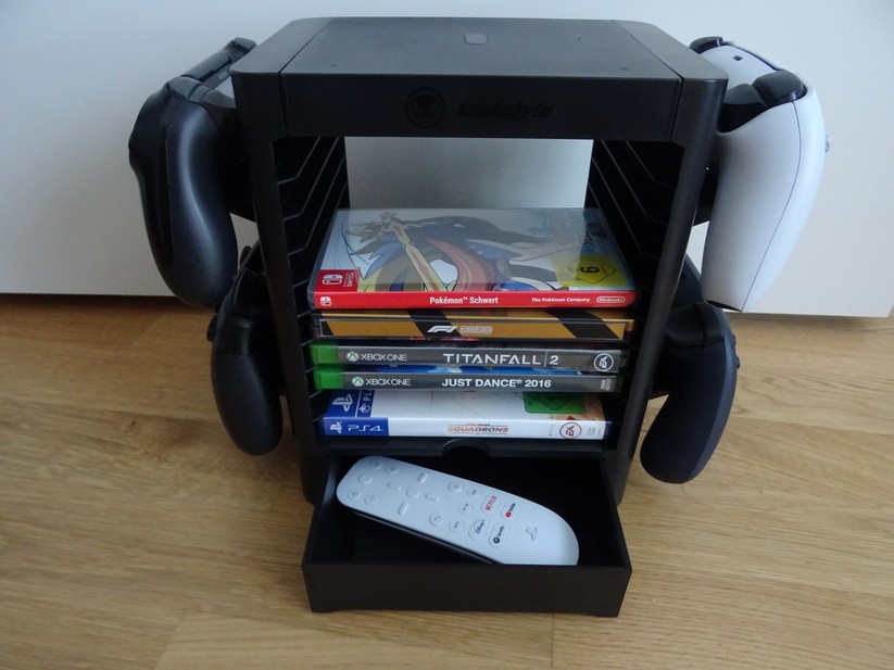 Der Games:Tower 5 sorgt für Ordnung auf dem Zocker-Schreibtisch.