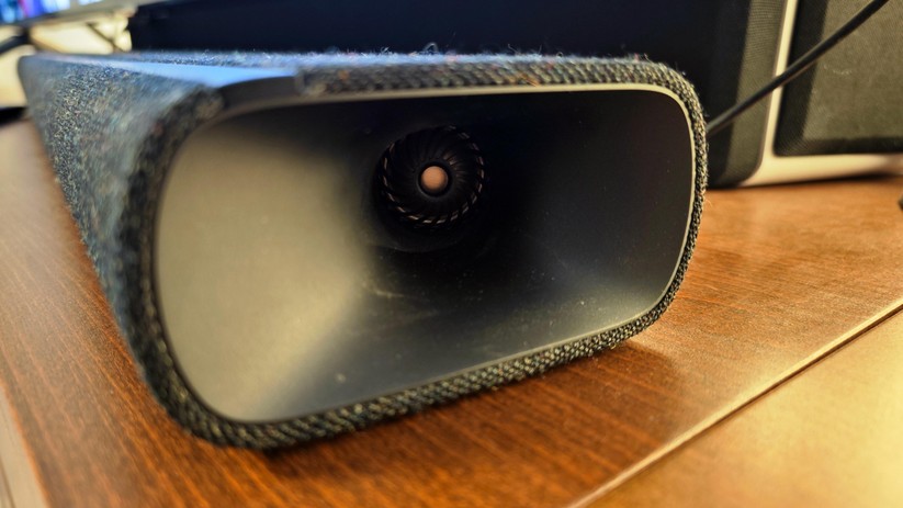 Breite Bühne dank seitlicher Speaker, aber umfassender Raumklang ist das nur bedingt