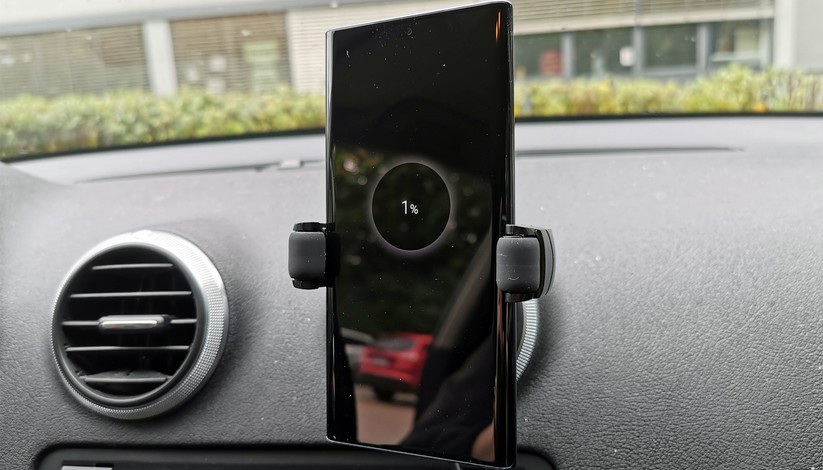 Halterung und Ladegerät zugleich: Wireless Car Charger.