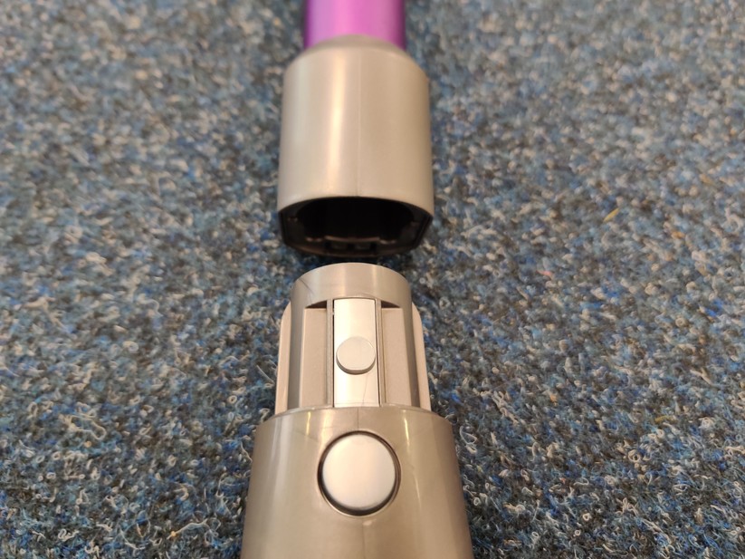 Steckt besser: Die Steckverbindung am Jimmy JV85 Pro ist hervorragend.