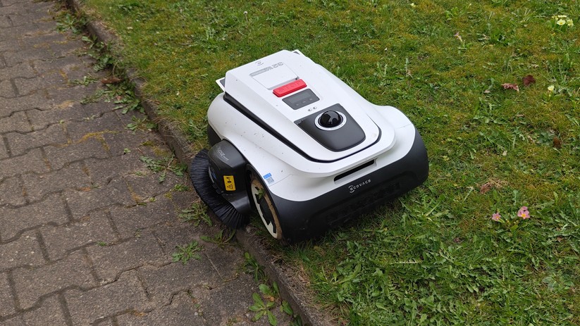 Ecovacs Goat A3000 Lidar Pro: Der Trimmer funktioniert noch nicht perfekt. Aber nach zwei Durchläufen kann sich das Ergebnis sehen lassen. So wenig Nacharbeit an den Kanten bietet bislang kein anderer von uns getesteter Mähroboter.