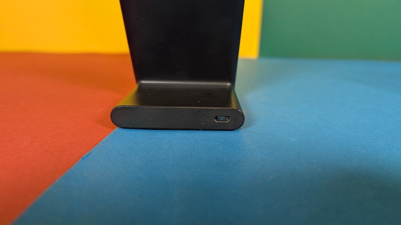 Anker 313 Powerwave Qi-Charging-Stand: Micro-USB-Port