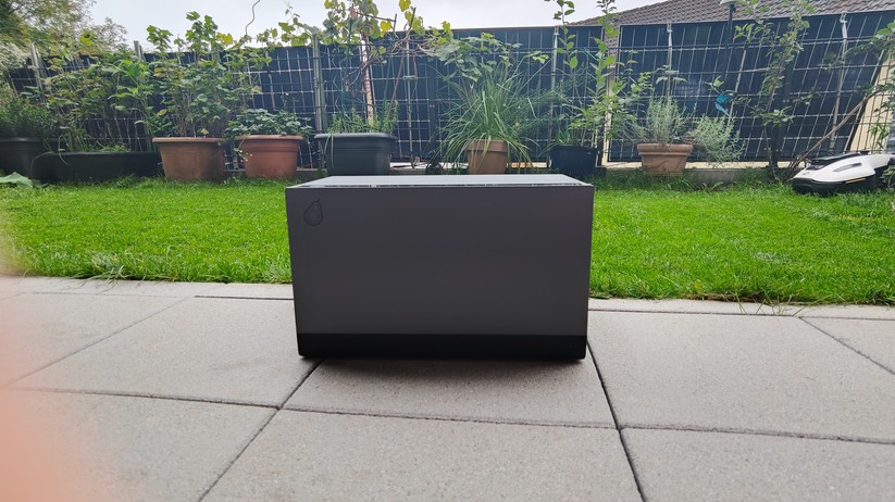 Balkonkraftwerk Priwatt Duo mit 900 Watt Solarleistung und Speicher Avocado Orbit M mit 2,11 kWh, vier MPPTs mit einer Eingangsleistung von bis zu 2600 Watt.