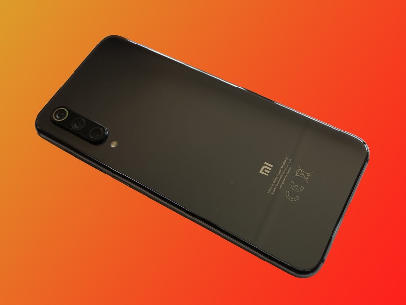 Der Fingerabdrucksensor befindet sich beim Xiaomi Mi 9 SE nicht auf der Rückseite, sondern unter dem Display.