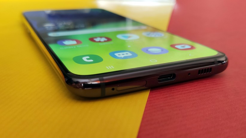 USB-C-2.0, aber kein Klinkenanschluss.