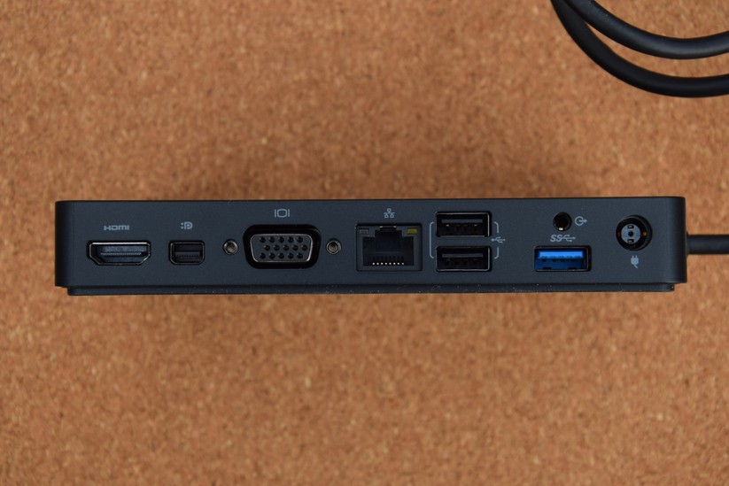 Auf der Rückseite gibt es Anschlüsse für HDMI, Mini-Displayport, VGA, LAN, USB sowie USB 3.0. 