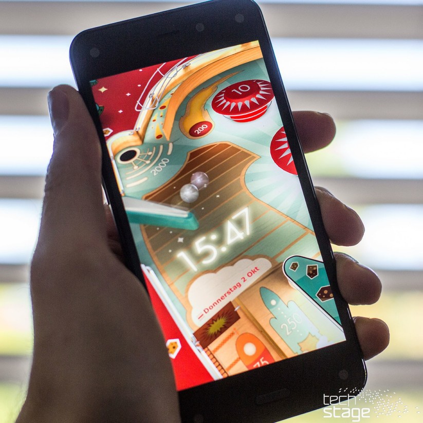 Der Lockscreen überrascht uns im Test immer wieder mit neuen 3D-Spielereien, die auf Kopf- beziehungsweise Smartphone-Bewegungen reagieren.