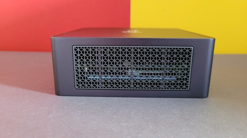 CSL Venom Box: Leiser Mini-PC mit Ryzen 7 8845HS mit bis zu 96 GByte RAM und 8 TB SSD