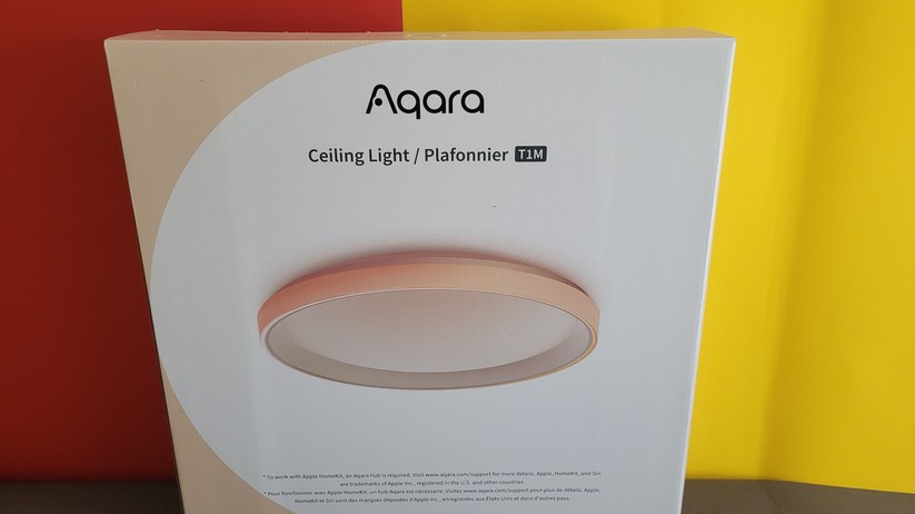 Die Aqara Deckenleuchte T1M funkt mit Zigbee und benötigt daher einen Hub. Sie ist außerdem kompatibel zu Homekit und Matter, sodass sie auch von anderen Smart-Home-Zentralen wie Apple Home, Samsung Smartthings, Homey Pro, Home Assistant, Google Home sowie Amazon Echo und Echo Hub steuern lässt. Die Hauptlampe mit einem Durchmesser von knapp 50 cm unterstützt eine Weißfarbton-Steuerung, während das umlaufende Seitenlicht dank RGBIC-Technik sehenswerte Animationen und Farbverläufe darstellen kann. Ihre LEDs sind hell genug, um einen Raum mit einer Größe von bis zu 25 m² zu beleuchten. Die maximale Leistungsaufnahme beträgt 25 Watt.  