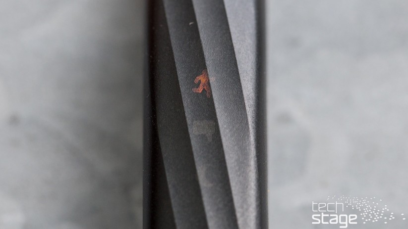 Das leuchtende Männchen zeigt an, dass der UP3-Nutzer gerade wach ist – wenn der Workout-Modus aktiviert wird, blinkt es. Darunter sind die beiden anderen Symbole für Schlafmodus und Benachrichtigung zu sehen.