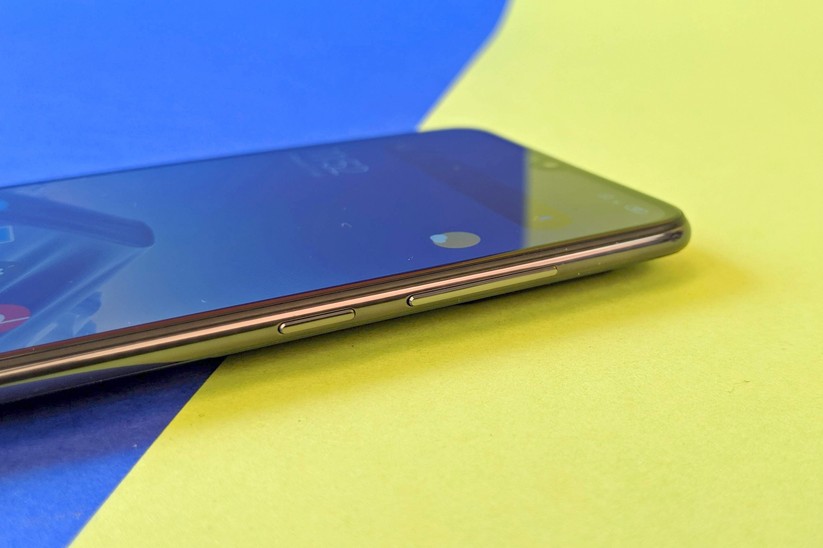 Die Verarbeitung ist hervorragend, nur die Tasten sind etwas locker.