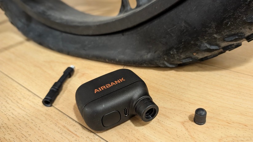 Airbank Pocket SE: Diese kompakte Akku-Luftpumpe passt in jede Fahrradtasche.