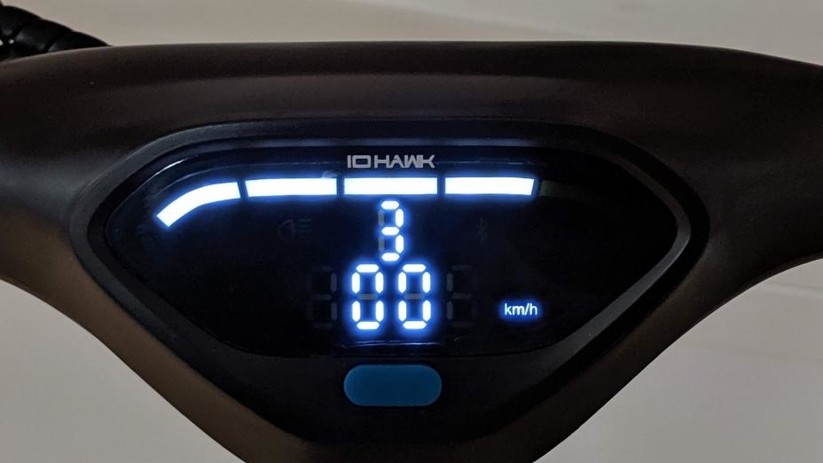 Das Display ist eines der wenigen Highlights am IO Hawk Sparrow Legal.