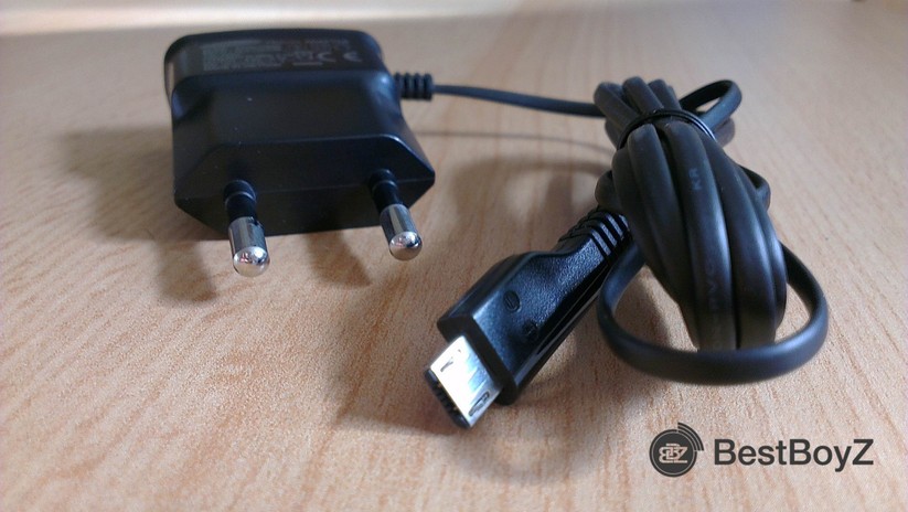 Ladekabel im Lieferumfang des Samsung GT-I9070 Galaxy S Advance
