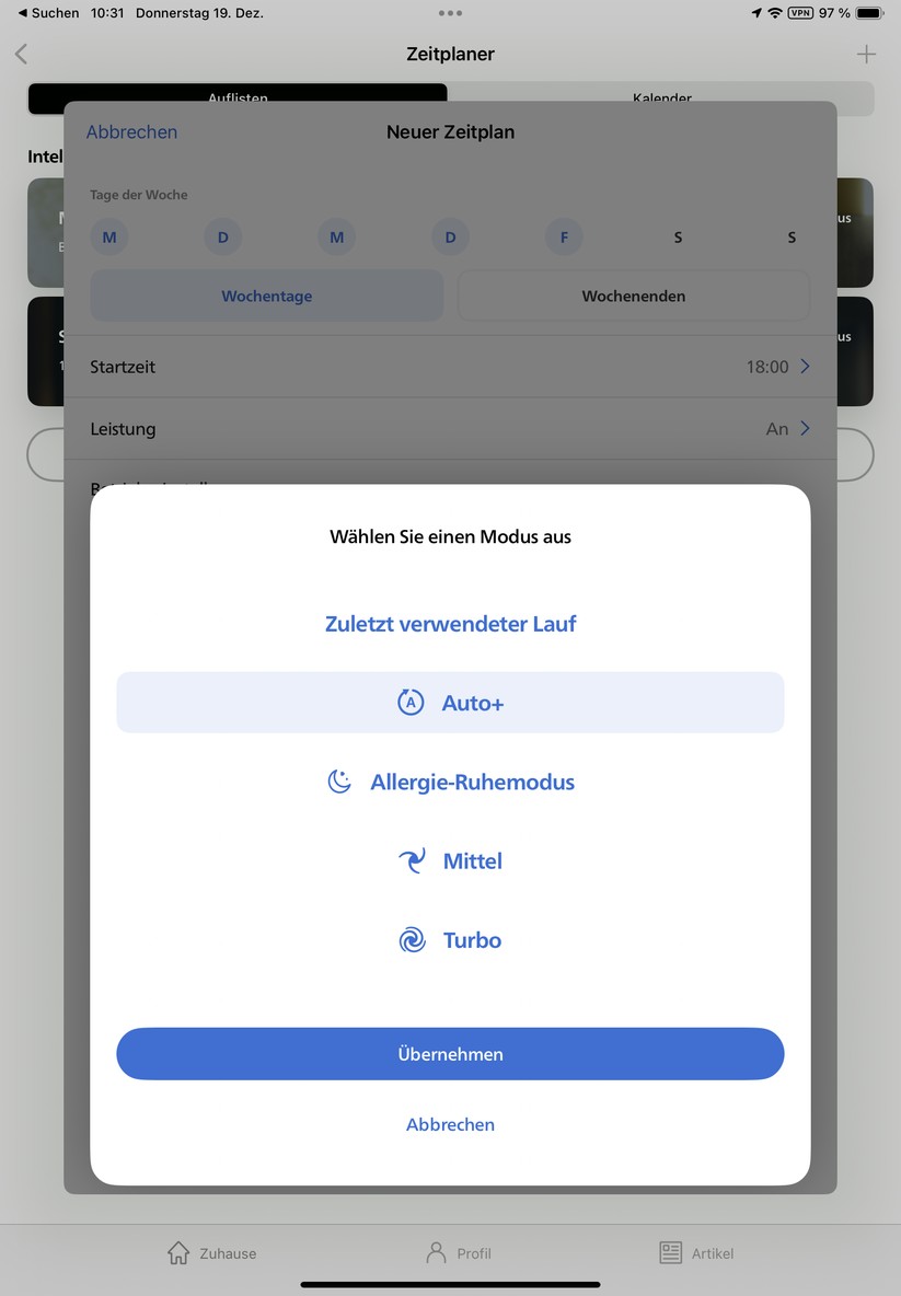 Mit der App Air+ können Anwender den Philips-Lufteiniger nicht nur einfach steuern und Zeitpläne anlegen. Sie bietet auch Informationen zur Funktionsweise des Geräts und zur Luftqualität. Außerdem integriert sie das Benutzerhandbuch und erläutert die Vorgehensweise für Reinigung und Austausch der Filter. 