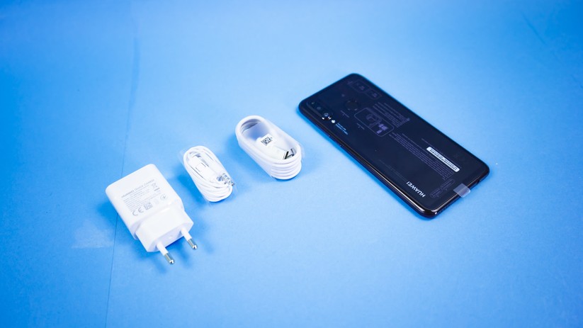 Lieferumfang des Huawei P30 Lite.