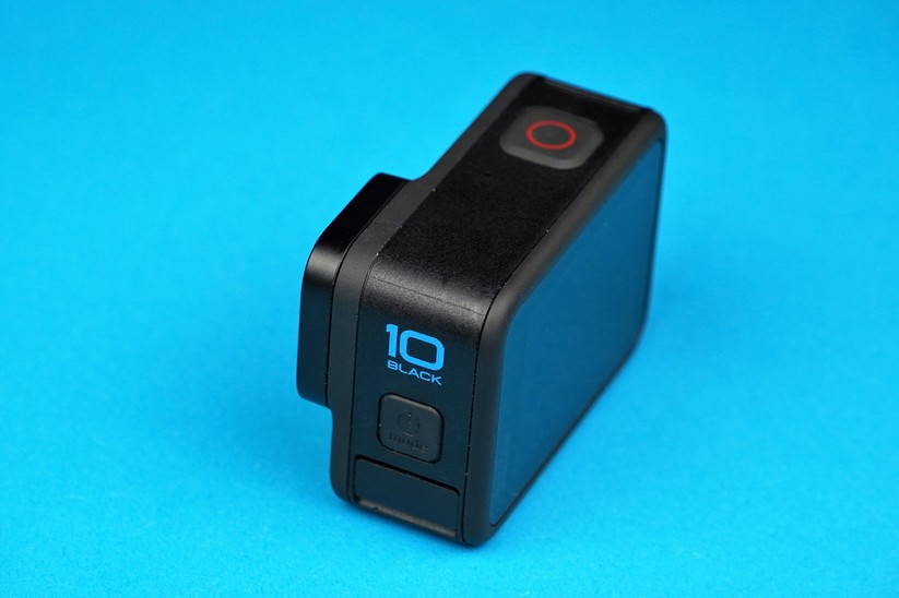 GoPro Hero10 Black: Lediglich am blauen Schriftzug und der „10“ kann man die neue GoPro vom Vorgänger Hero9 Black unterscheiden.