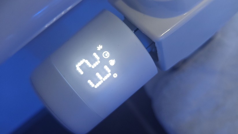 Switchbot Radiator: Das smarte Heizkörperthermostat fällt relativ kompakt aus, bietet viele Adapter, arbeitet zuverlässig und ist relativ günstig.