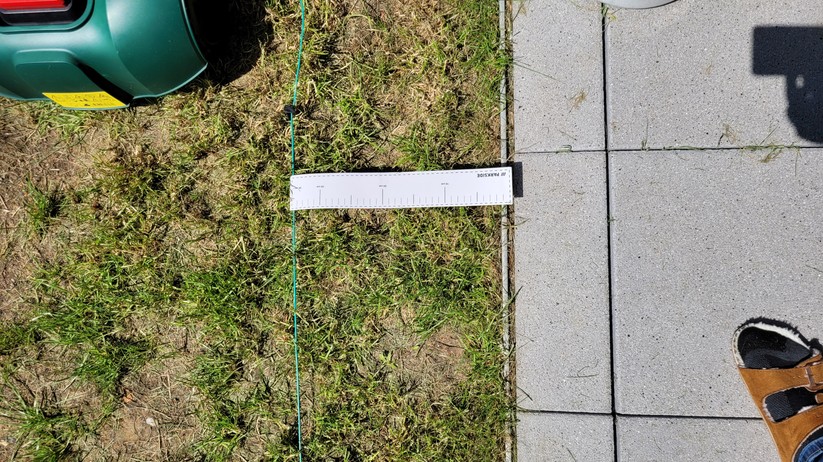 Lidl-Mähroboter Parkside PMRA 20-Li B2: Nicht immer führt der empfohlene Abstand von 30 cm zu einem optimalen Mähergebnis.
