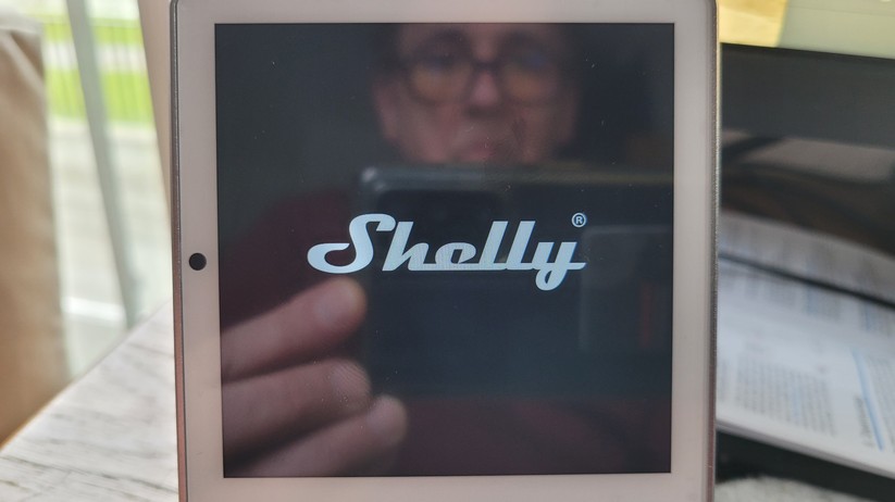 Mit dem Shelly Wall Display können Anwender ihre Shelly-Geräte steuern.