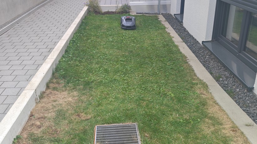 Natural Expressions Performance 7: Kamerabasierter Mähroboter mit einer Schnittbreite von 18 cm für Rasenflächen bis 500 m².