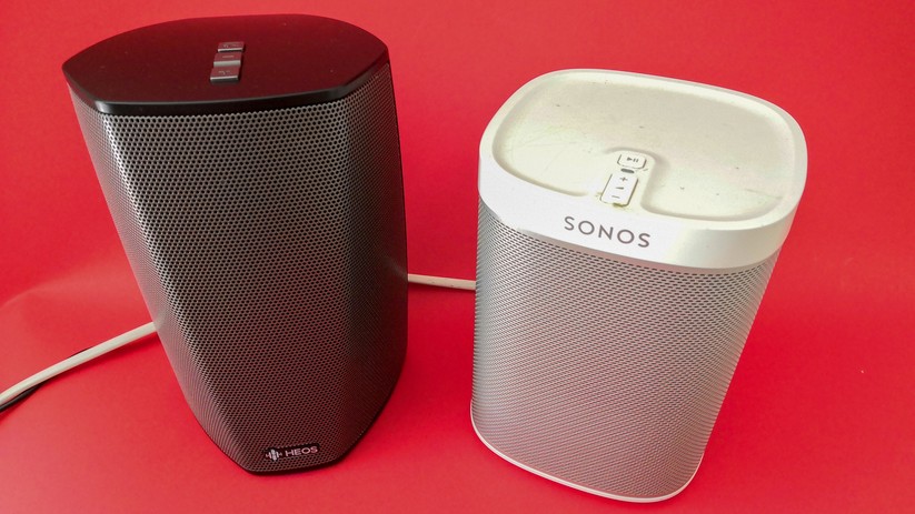Ein Heos 1 im Vergleich zum Sonos 1