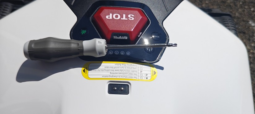 Mammotion Luba Mini AWD: Lieferumfang, Aufbau, Lidar-Modul