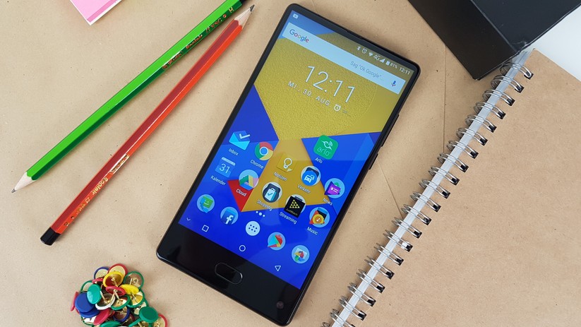 Das Display des Maze Alpha würde auch manchem teureren Handy gut zu Gesicht stehen.