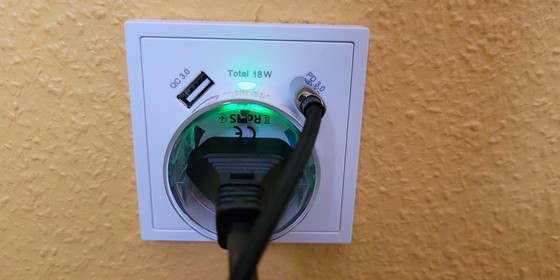 MC Power USB-Steckdose mit 18 Watt Gesamtleistung (Quickcharge, USB-PD)