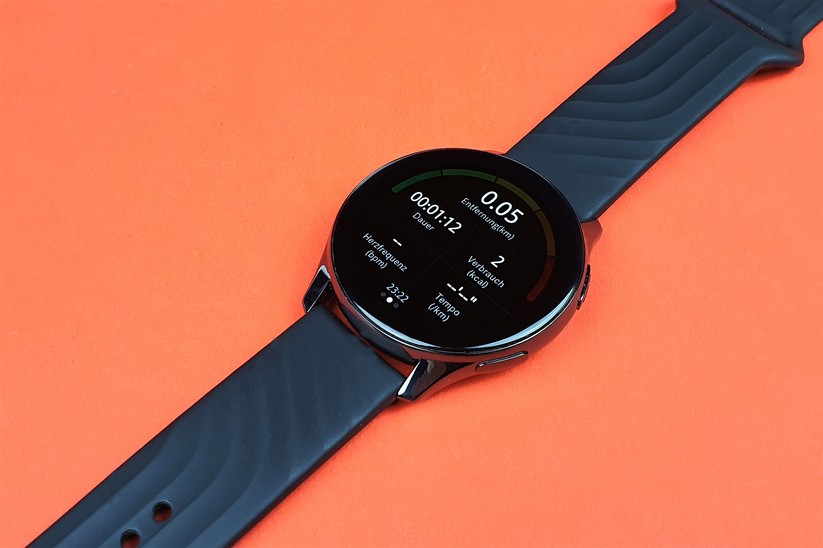 Oneplus Watch: Beim Joggen lassen sich diverse Werte in Echtzeit ablesen.