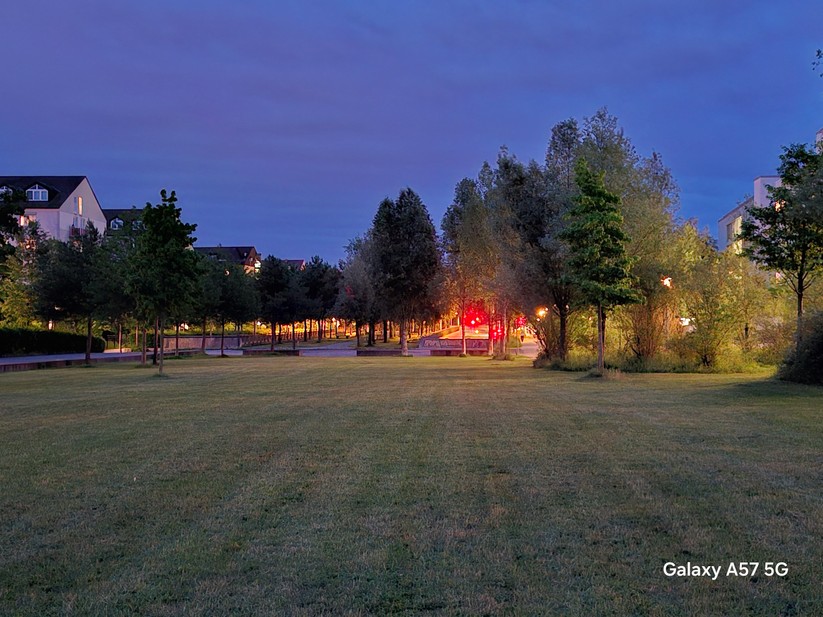 Samsung Galaxy A57 5G: Hauptkamera bei Nacht mit 2x Zoom