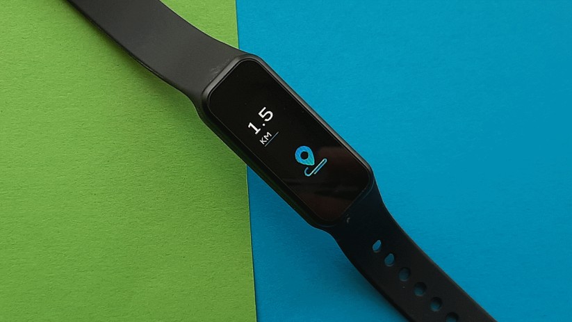Der Tracker kann zumindest die zurückgelegten Kilometer anzeigen. 