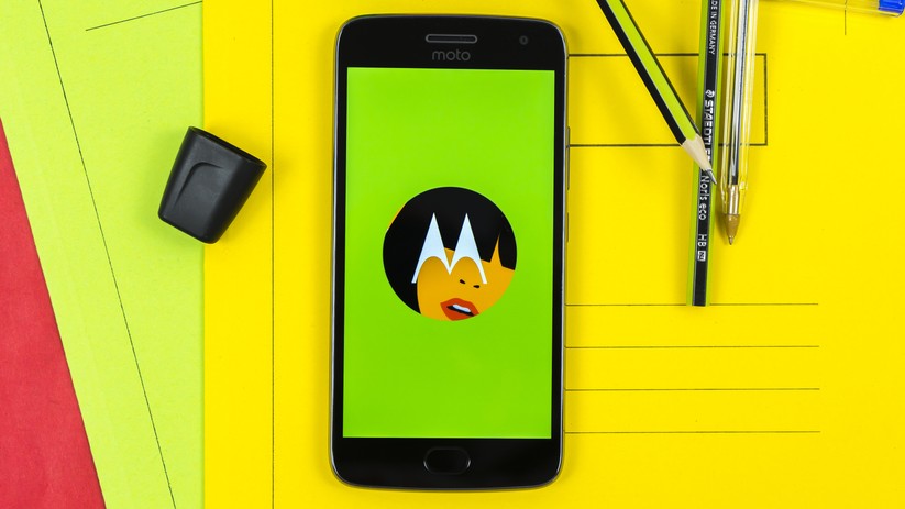 Das Display ist kontrastark und zeigt kräftige Farben, könnte aber heller sein.