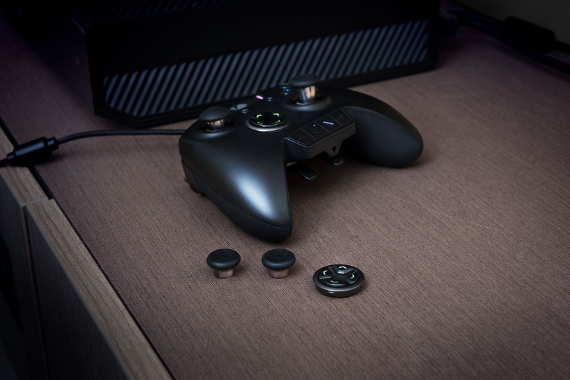 Digital-Steuerkreuz und Analogsticks sind wie beim Elite Controller austauschbar.