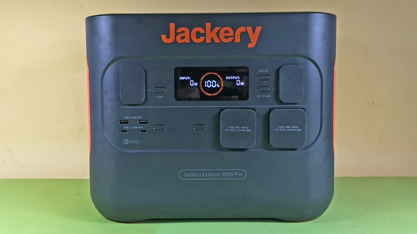 Jackery Explorer 2000 Pro