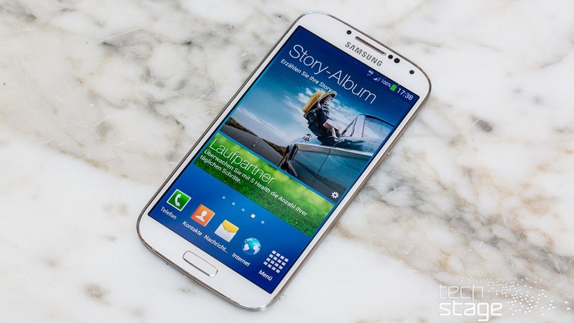 Auf den ersten Blick ist das Samsung Galaxy S4 kaum von seinem Vorgänger S3 zu unterscheiden.