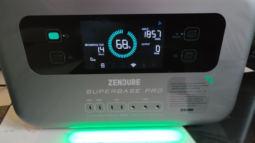 Zendure Superbase Pro: LED-Hintergrundbeleuchtung 