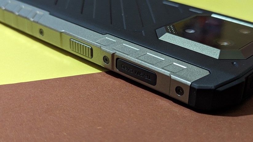 Ulefone Armor 22 im Test – Kartenfach