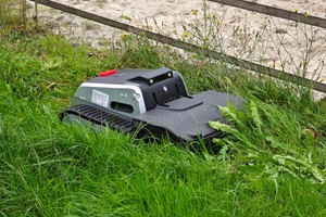  Rasenpanzer meistert Steigungen von bis zu 45°