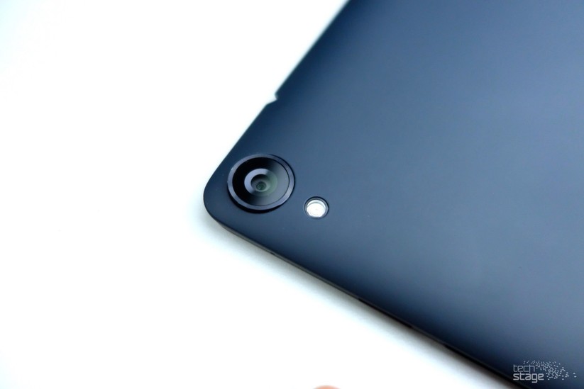 Die Kamera des Google Nexus 9 schaut teilweise aus dem Gehäuse heraus.