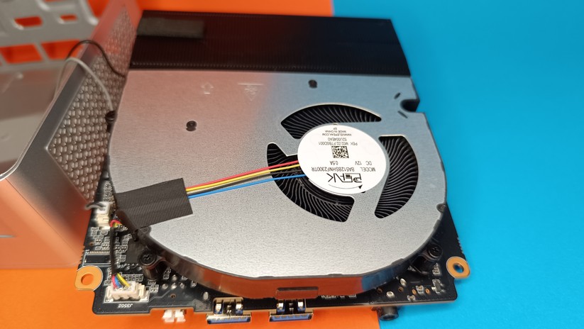 Minisforum UM750L Slim – Bilderstrecke