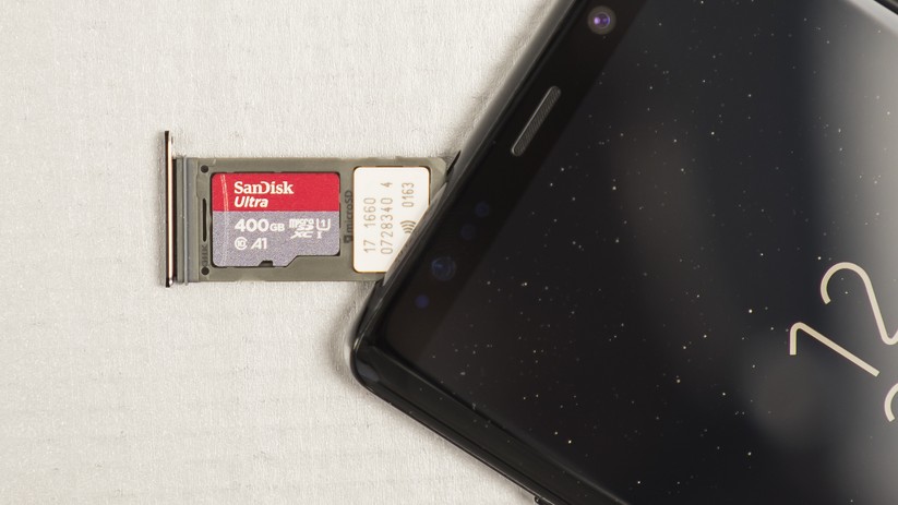 Speicherkarte mit 400 GByte im Galaxy Note 8.