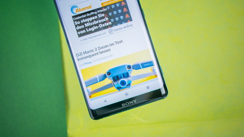 Das Display des Sony Xperia XZ3 besitzt abgerundete Ecken.