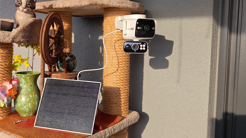 TP-Link Tapo C675D: 4K Solar-Überwachungskamera mit Dual-Objektiv (festes Ultra-Weitwinkel + schwenkbares Teleobjektiv), 169° Ultra-Weitwinkel für weniger tote Winkel, 360° schwenkbares Objektiv mit Auto-Tracking und Zoom, Solarbetrieb mit 10.000 mAh Akku, Starlight Farb-Nachtsicht, KI-Erkennung von Personen, Fahrzeugen & Haustieren, 24/7 kontinuierliche Aufnahme, IP65 wetterfest mit smarter Abschreckung. In Verbindung mit H500 auch Gesichtserkennung.