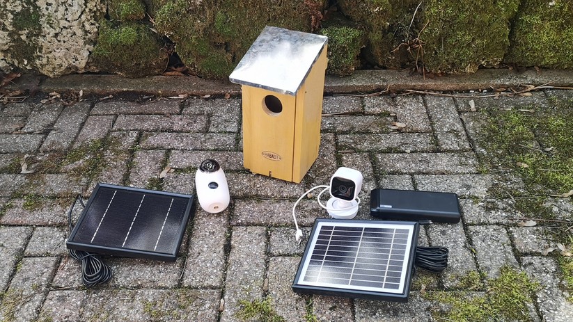 Die Nistkästen lassen sich einfach mit unterschiedlichsten Kameras nachrüsten – solange der Kasten groß genug und die Kamera klein genug ist.