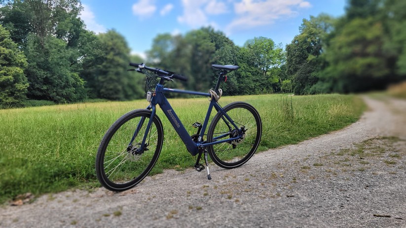 Accolmile E-Road: E-Bike mit 18 Kilo, 345-Wh-Akku (36 Volt, 9,6 Ah), 7-Gang-Shimano-Kettenschaltung