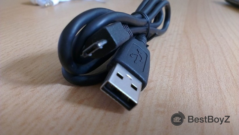 USB-Kabel im Lieferumfang des Samsung GT-I9070 Galaxy S Advance