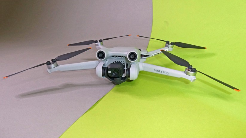 Die Frontpartie hat DJI neu gestaltet. Die Kamera kann nun auch nach oben filmen.