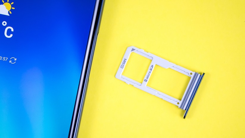Der Speicher des LG V30 lässt sich mit einer microSDXC-Speicherkarte erweitern.